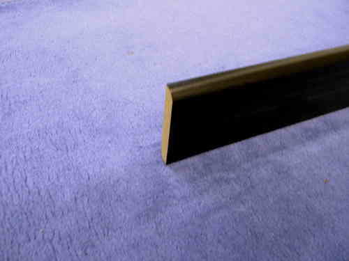 Holzsockelleiste, MDF-foliert, 60x10mm, 260cm, schwarz-struktur