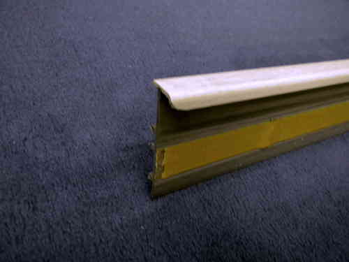 Teppichbodensockelleiste, Hartkunststoff, mit Steg, 250cm, sennesche